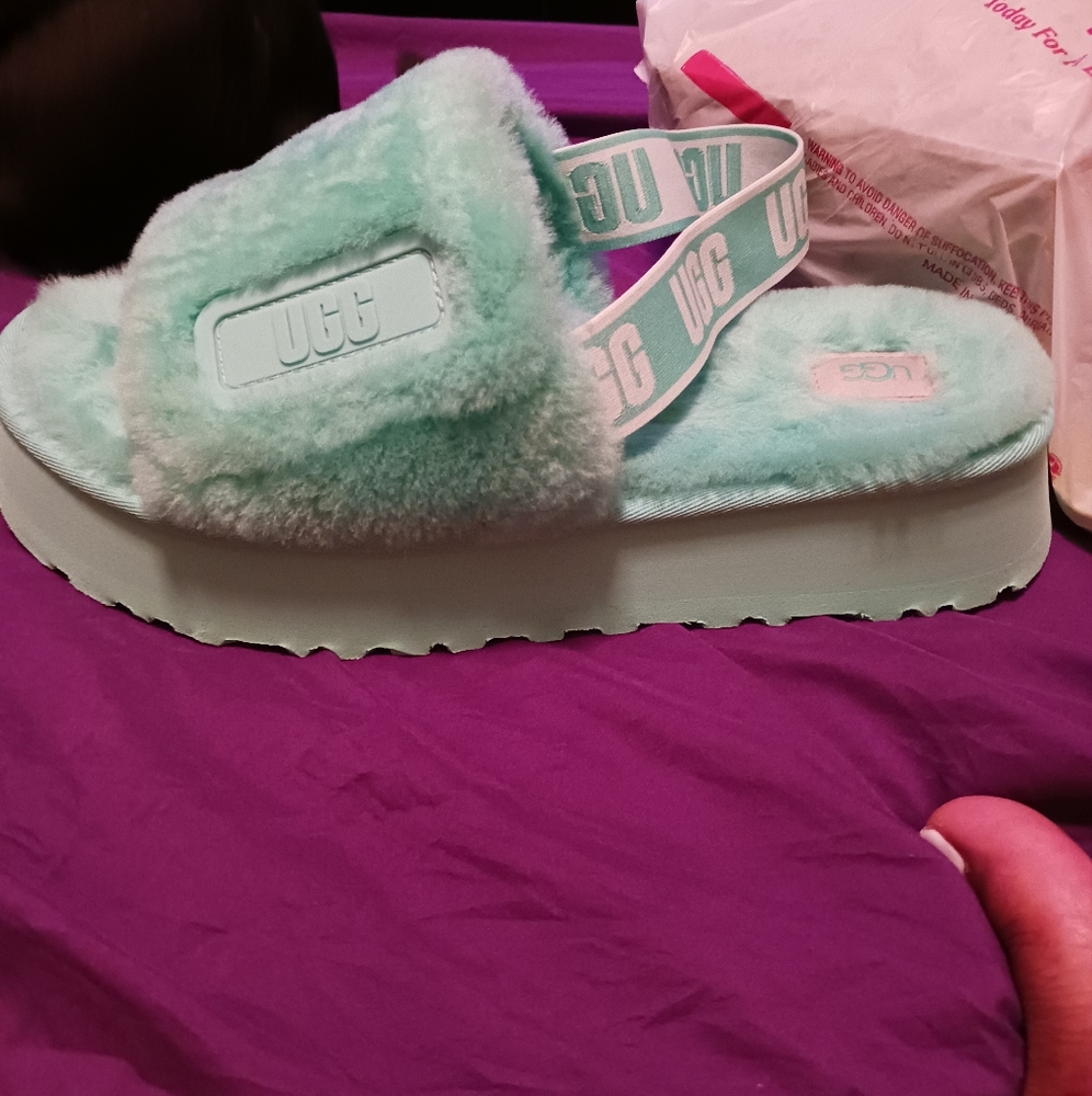 Platform Ugg slides never worn no tags no box
